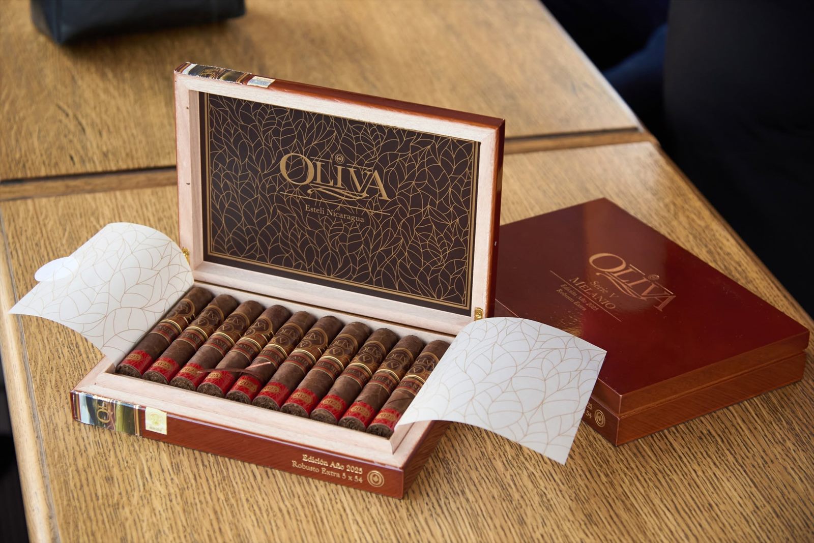 Oliva Serie V Melanio Edición Año 2025 Robusto Extra